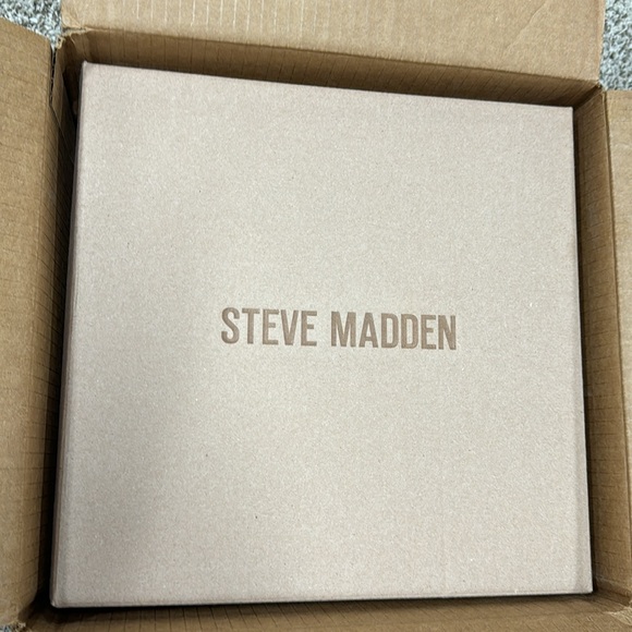 Steve Madden Gates Boots - Picture 4 of 6